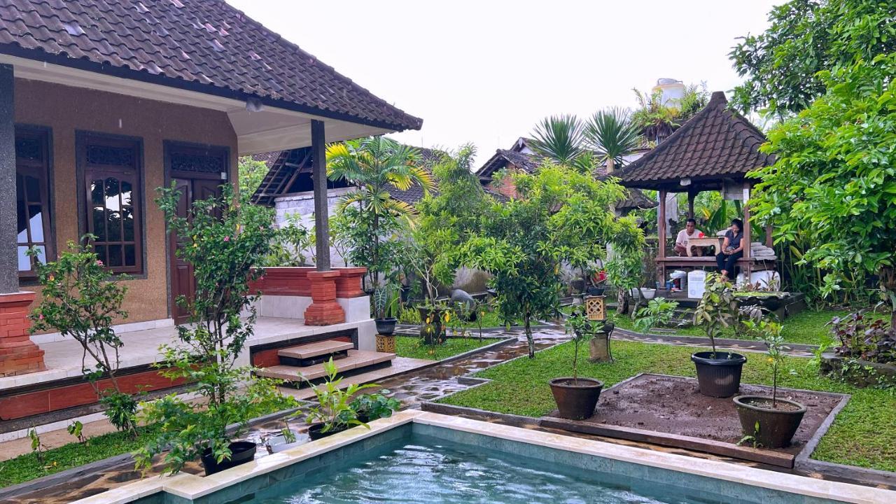 Gusti Home Stay Ubud Esterno foto