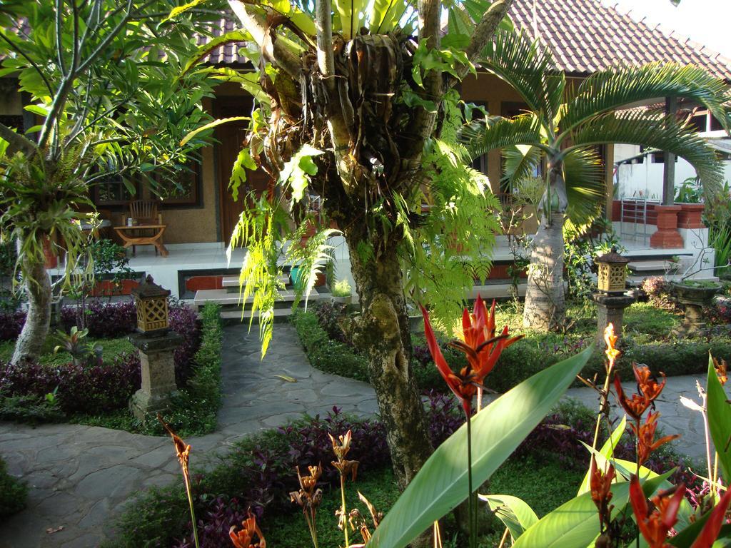 Gusti Home Stay Ubud Esterno foto