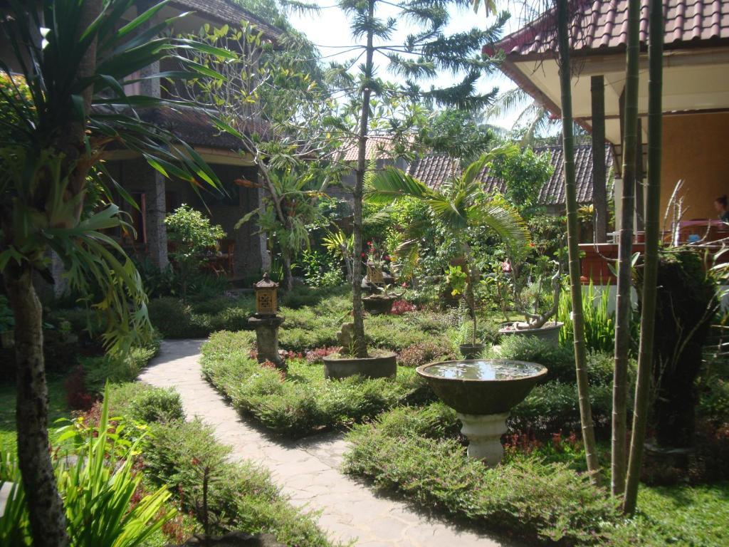 Gusti Home Stay Ubud Esterno foto