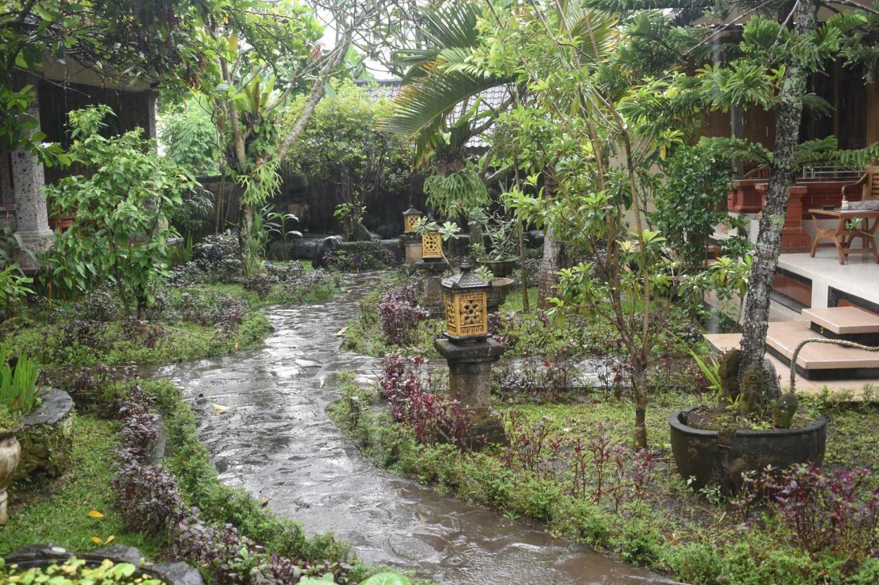 Gusti Home Stay Ubud Esterno foto